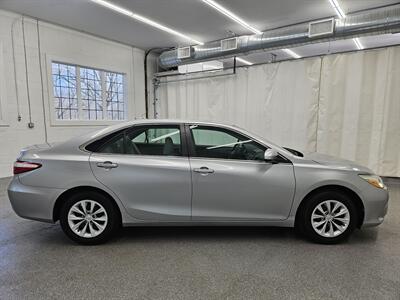 2015 Toyota Camry LE   - Photo 4 - Spring City, PA 19475