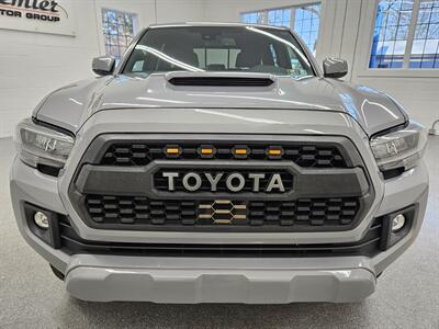 2018 Toyota Tacoma TRD Sport   - Photo 2 - Spring City, PA 19475