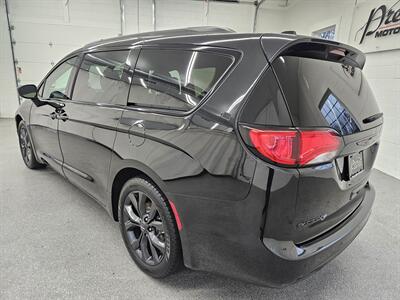 2019 Chrysler Pacifica Touring L Plus   - Photo 6 - Spring City, PA 19475