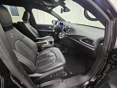 2019 Chrysler Pacifica Touring L Plus   - Photo 13 - Spring City, PA 19475