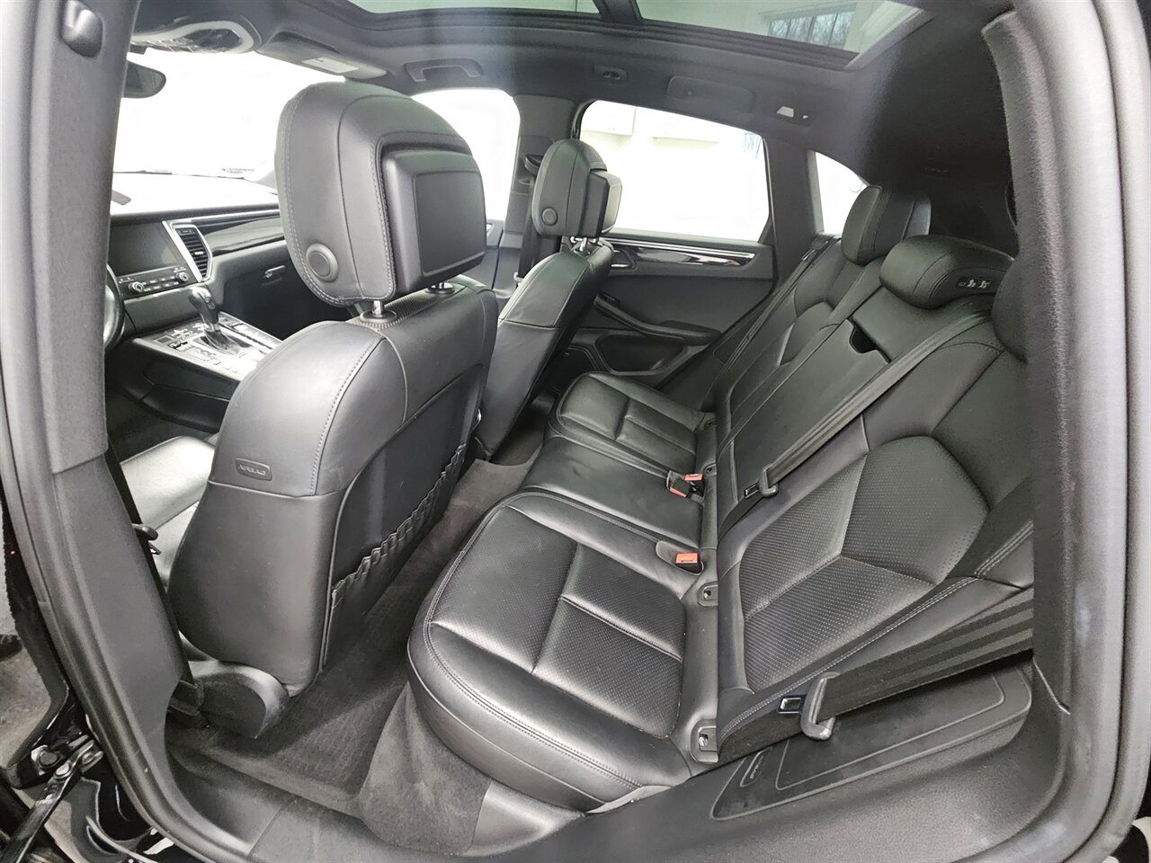 2017 Porsche Macan S   - Photo 12 - Spring City, PA 19475
