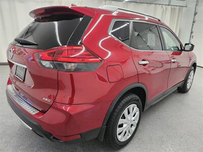 2017 Nissan Rogue SV   - Photo 5 - Spring City, PA 19475