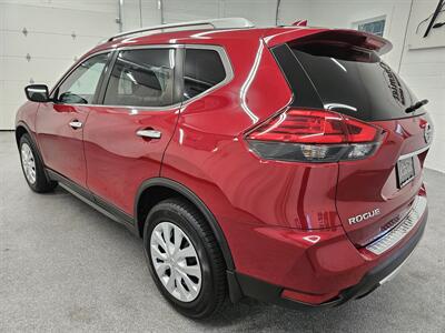 2017 Nissan Rogue SV   - Photo 7 - Spring City, PA 19475