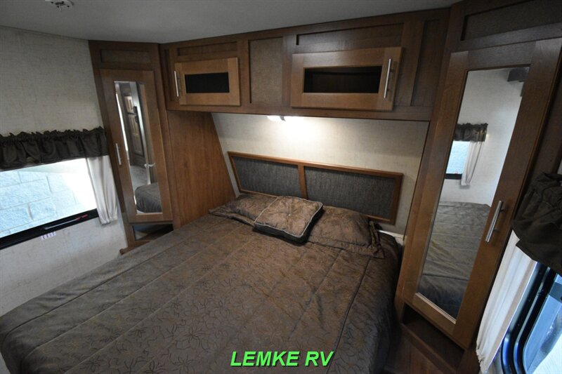 2015 Forest River Wildcat Maxx 26FBS   - Photo 19 - Rocklin, CA 95677