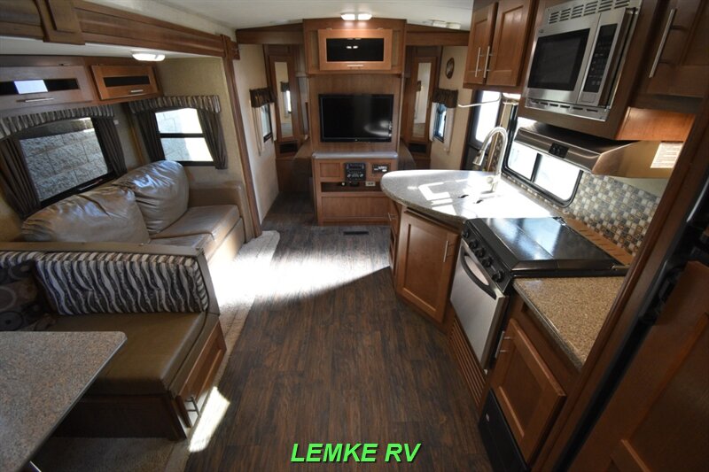 2015 Forest River Wildcat Maxx 26FBS   - Photo 5 - Rocklin, CA 95677