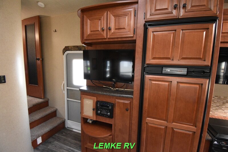 2017 Northwood Arctic Fox 27-5L   - Photo 22 - Rocklin, CA 95677