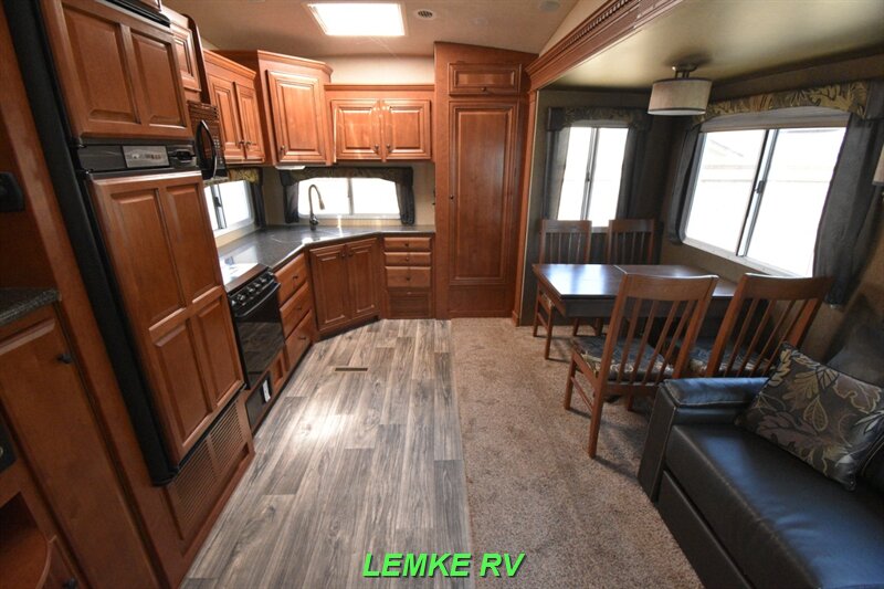 2017 Northwood Arctic Fox 27-5L   - Photo 2 - Rocklin, CA 95677