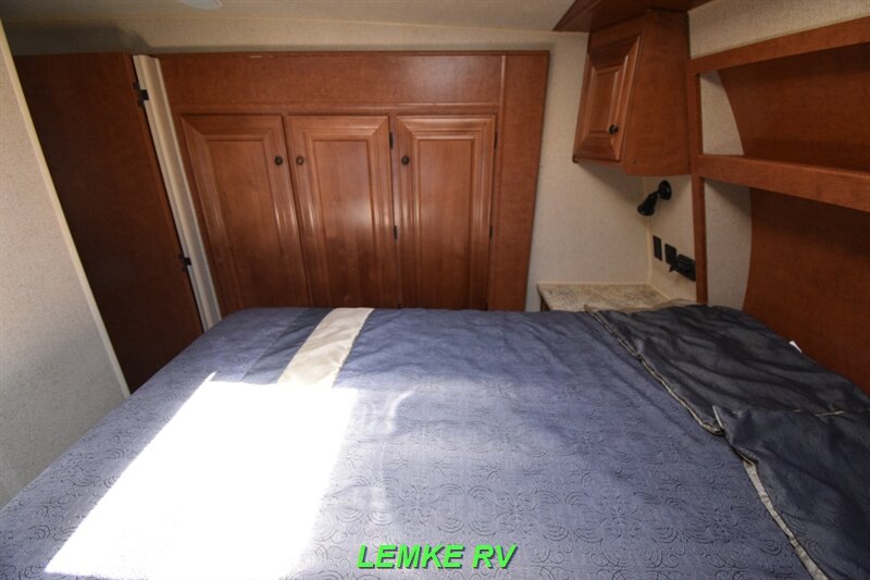 2017 Northwood Arctic Fox 27-5L   - Photo 19 - Rocklin, CA 95677