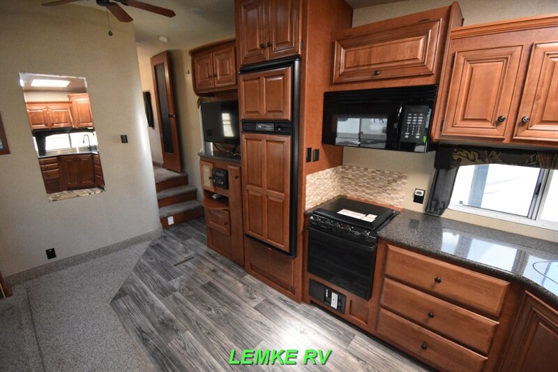 2017 Northwood Arctic Fox 27-5L   - Photo 17 - Rocklin, CA 95677