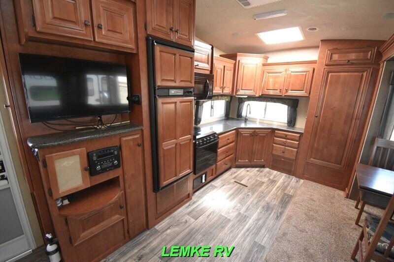 2017 Northwood Mfg Arctic Fox 27-5L   - Photo 11 - Rocklin, CA 95677