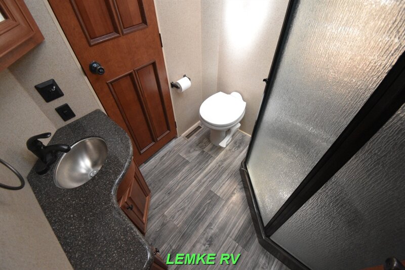 2017 Northwood Arctic Fox 27-5L   - Photo 21 - Rocklin, CA 95677