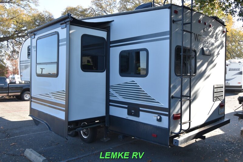 2019 Winnebago Minnie Plus 25RKS   - Photo 7 - Rocklin, CA 95677