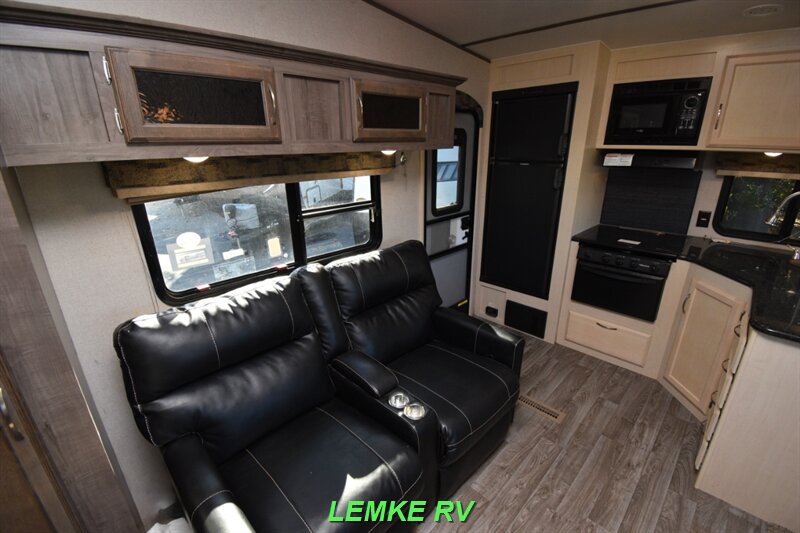 2019 Winnebago Minnie Plus 25RKS   - Photo 14 - Rocklin, CA 95677