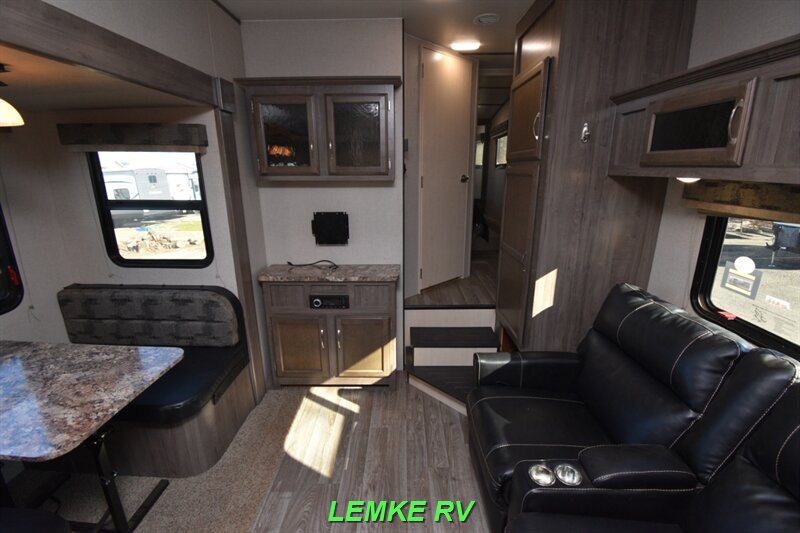 2019 Winnebago Minnie Plus 25RKS   - Photo 5 - Rocklin, CA 95677