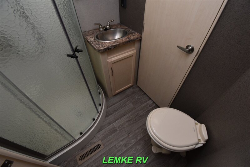 2019 Winnebago Minnie Plus 25RKS   - Photo 17 - Rocklin, CA 95677