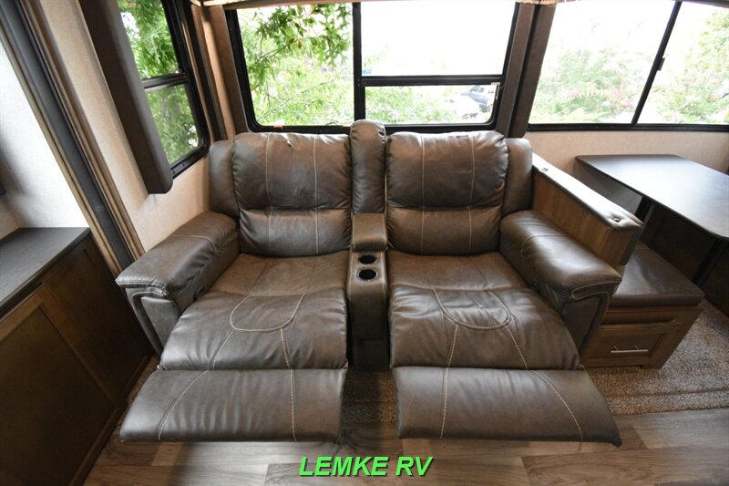 2019 Keystone Cougar Half-Ton 27RESWE   - Photo 22 - Rocklin, CA 95677