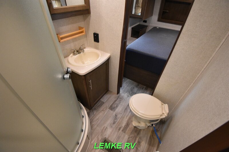 2019 Keystone Cougar Half-Ton 27RESWE   - Photo 21 - Rocklin, CA 95677