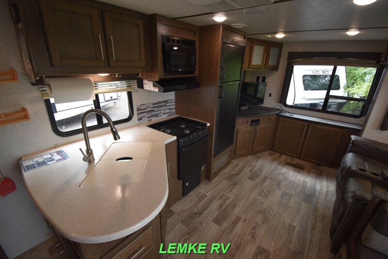 2019 Keystone Cougar Half-Ton 27RESWE   - Photo 12 - Rocklin, CA 95677