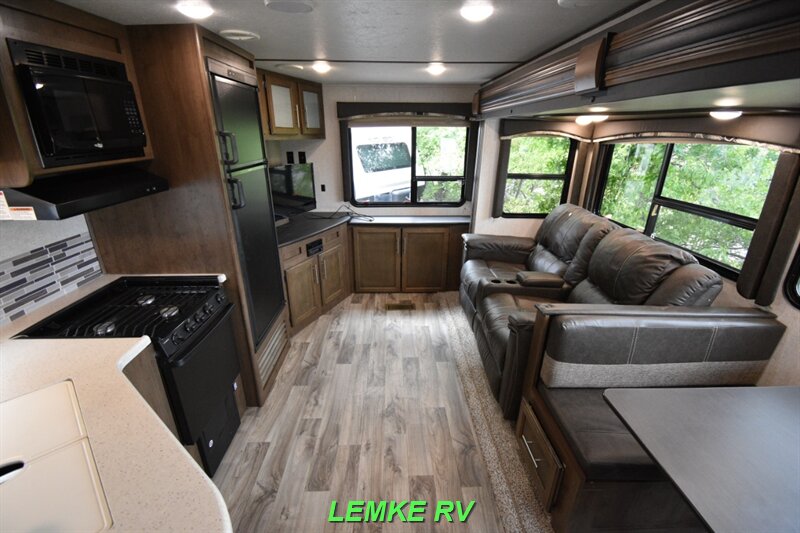 2019 Keystone Cougar Half-Ton 27RESWE   - Photo 2 - Rocklin, CA 95677