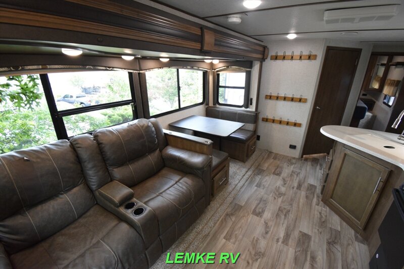 2019 Keystone Cougar Half-Ton 27RESWE   - Photo 15 - Rocklin, CA 95677