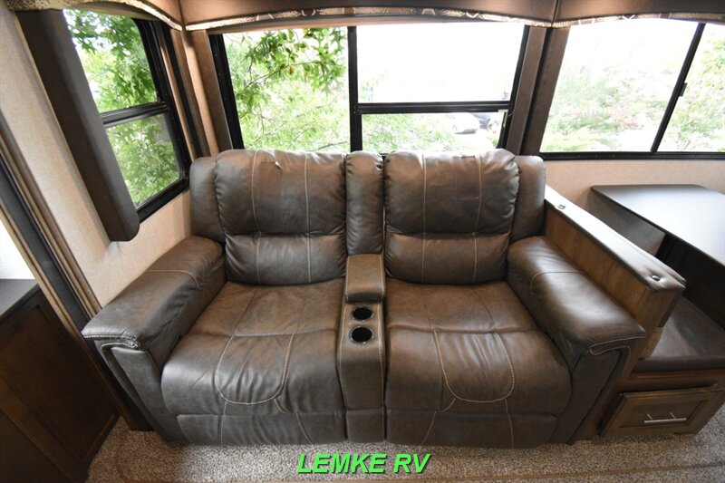 2019 Keystone Cougar Half-Ton 27RESWE   - Photo 17 - Rocklin, CA 95677
