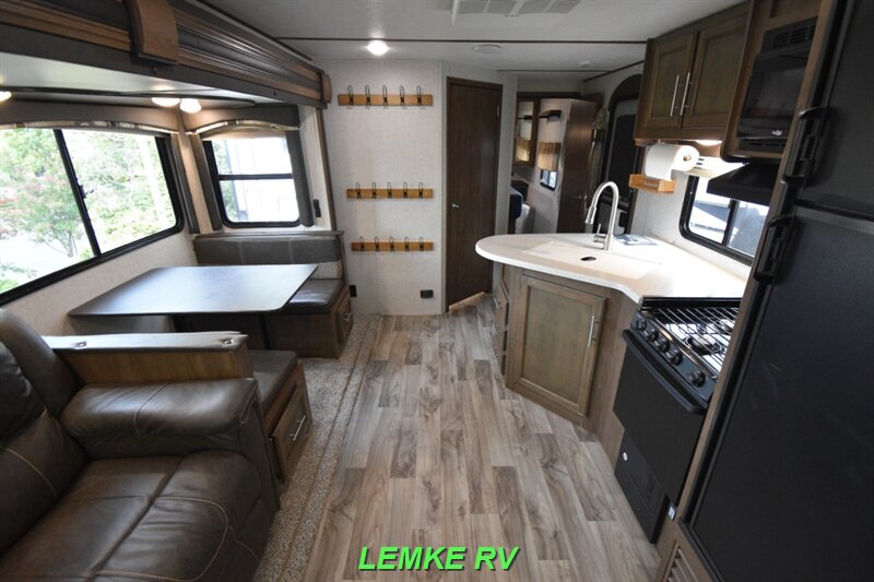 2019 Keystone Cougar Half-Ton 27RESWE   - Photo 5 - Rocklin, CA 95677