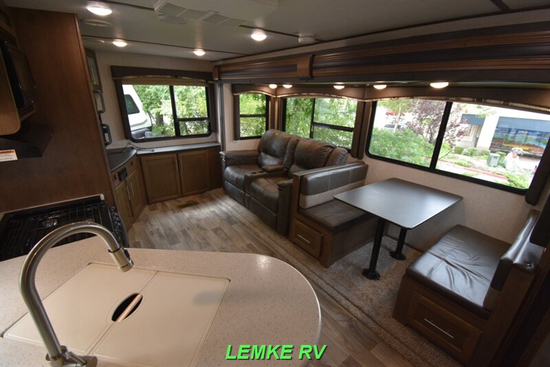 2019 Keystone Cougar Half-Ton 27RESWE   - Photo 10 - Rocklin, CA 95677