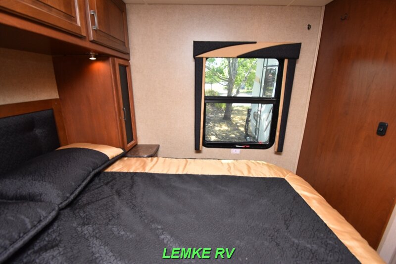 2015 Jayco Greyhawk 31FK   - Photo 18 - Rocklin, CA 95677