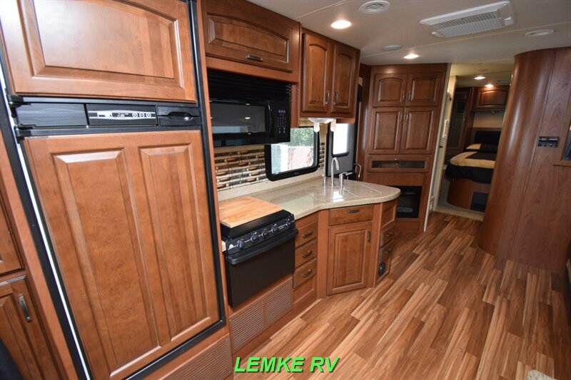 2015 Jayco Greyhawk 31FK   - Photo 13 - Rocklin, CA 95677