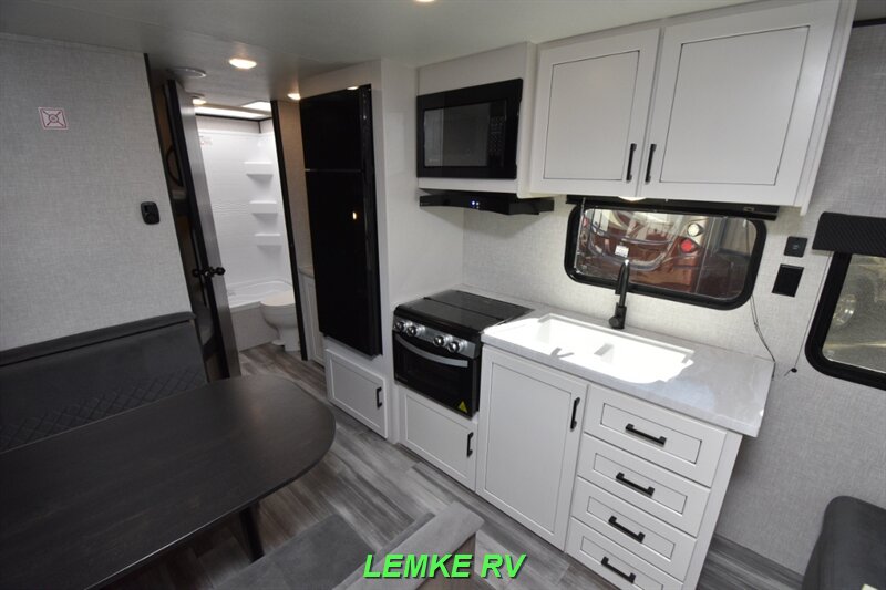 2025 Jayco Jay Flight SLX 260BHW   - Photo 11 - Rocklin, CA 95677