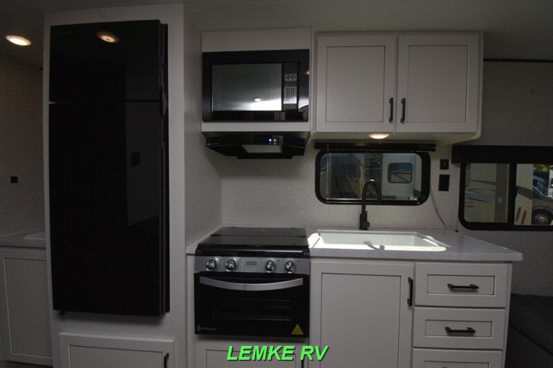 2025 Jayco Jay Flight SLX 260BHW   - Photo 13 - Rocklin, CA 95677
