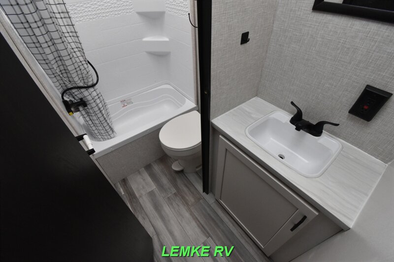 2025 Jayco Jay Flight SLX 260BHW   - Photo 15 - Rocklin, CA 95677