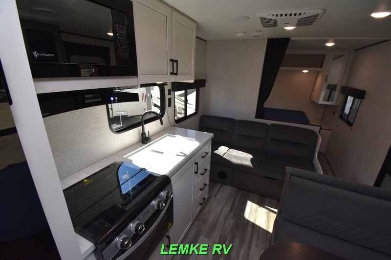 2025 Jayco Jay Flight SLX 260BHW   - Photo 16 - Rocklin, CA 95677