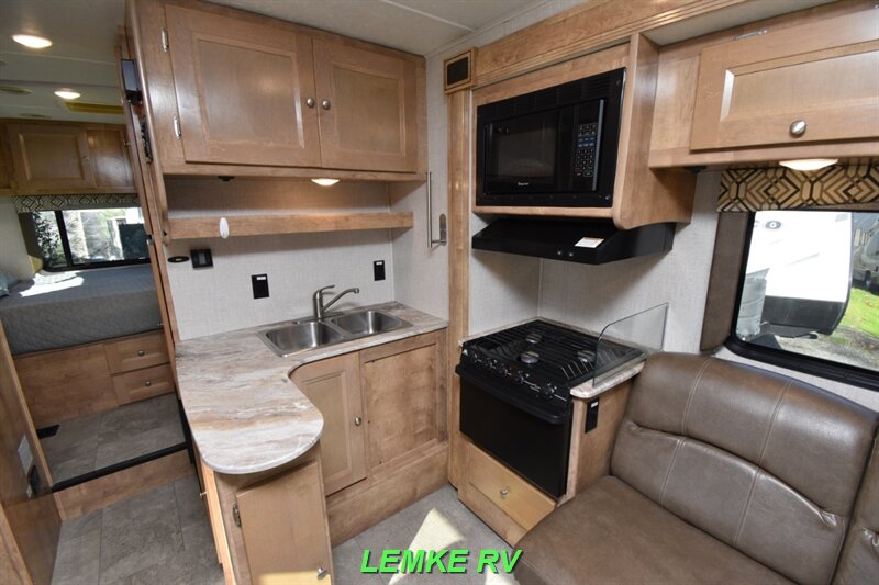 2019 Coachmen Leprechaun 260QB   - Photo 16 - Rocklin, CA 95677