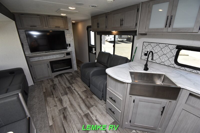 2022 Dutchmen Coleman Lantern 280RKWE   - Photo 19 - Rocklin, CA 95677