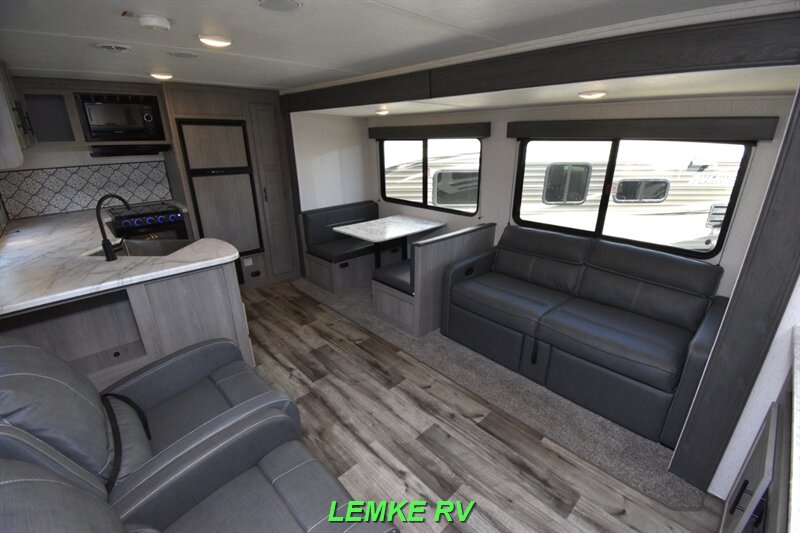 2022 Dutchmen Coleman Lantern 280RKWE   - Photo 11 - Rocklin, CA 95677
