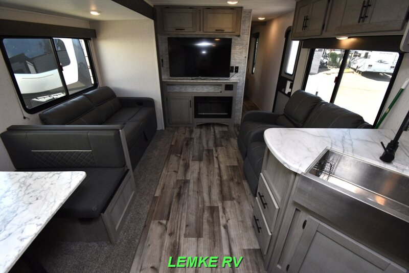 2022 Dutchmen Coleman Lantern 280RKWE   - Photo 5 - Rocklin, CA 95677