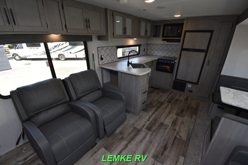 2022 Dutchmen Coleman Lantern 280RKWE   - Photo 21 - Rocklin, CA 95677