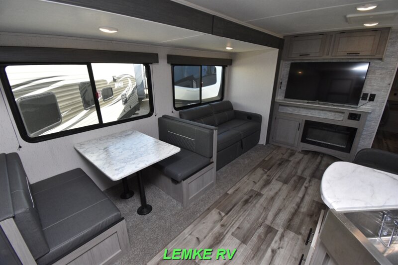 2022 Dutchmen Coleman Lantern 280RKWE   - Photo 13 - Rocklin, CA 95677