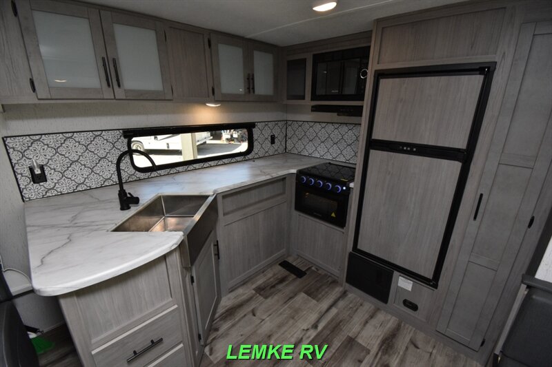 2022 Dutchmen Coleman Lantern 280RKWE   - Photo 12 - Rocklin, CA 95677