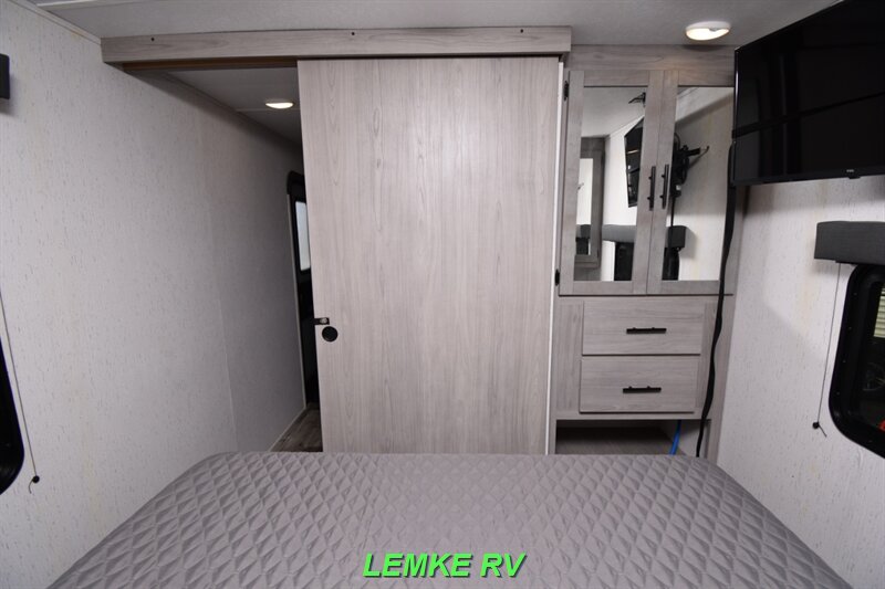 2022 Dutchmen Coleman Lantern 280RKWE   - Photo 18 - Rocklin, CA 95677