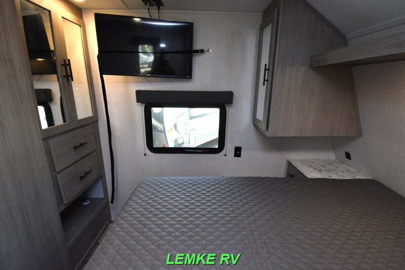 2022 Dutchmen Coleman Lantern 280RKWE   - Photo 17 - Rocklin, CA 95677