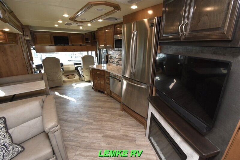 2020 Fleetwood Bounder 33C   - Photo 23 - Rocklin, CA 95677