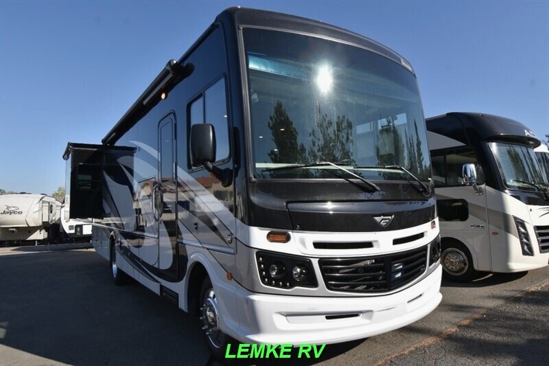 2020 Fleetwood Bounder 33C  