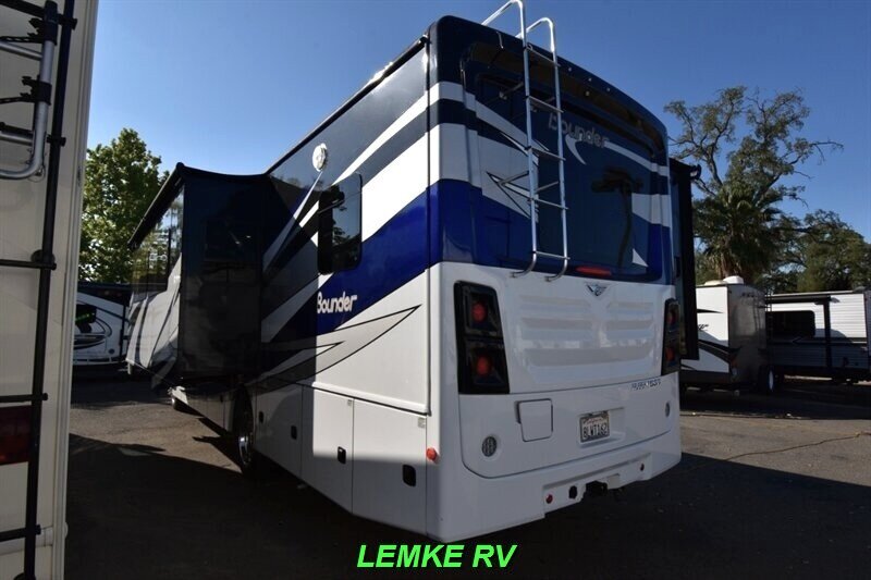 2020 Fleetwood Bounder 33C   - Photo 7 - Rocklin, CA 95677