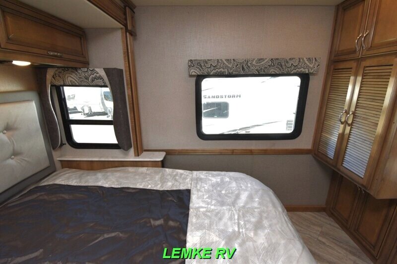 2020 Fleetwood Bounder 33C   - Photo 17 - Rocklin, CA 95677