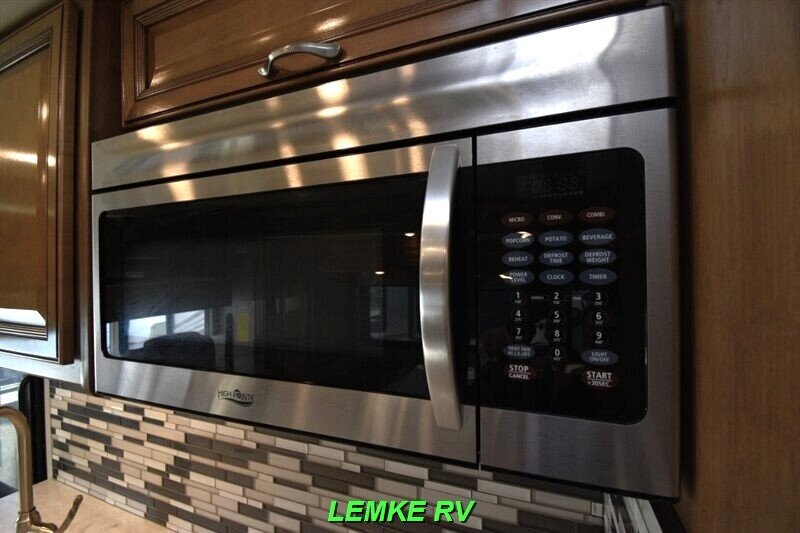 2020 Fleetwood Bounder 33C   - Photo 29 - Rocklin, CA 95677