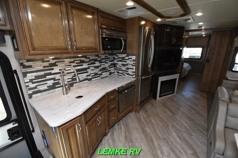 2020 Fleetwood Bounder 33C   - Photo 21 - Rocklin, CA 95677