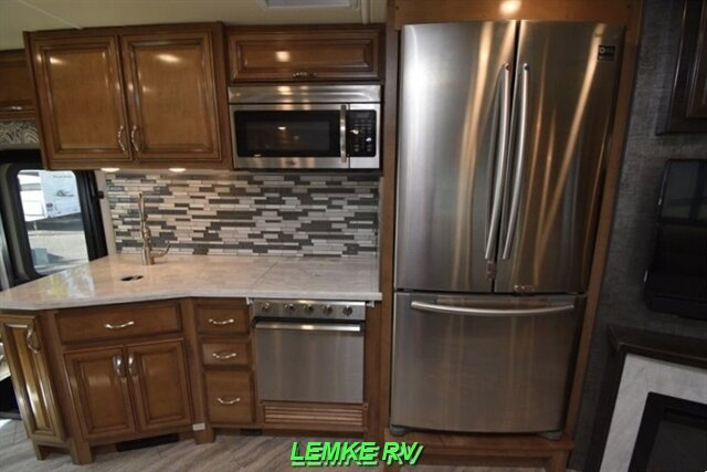 2020 Fleetwood Bounder 33C   - Photo 13 - Rocklin, CA 95677