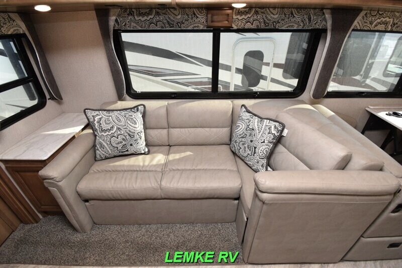2020 Fleetwood Bounder 33C   - Photo 26 - Rocklin, CA 95677
